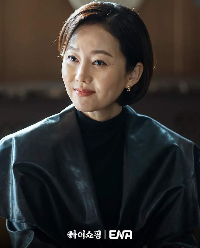 ENA 새 월화극 ‘아이쇼핑’에서 김세희 역으로 출연하는 배우 염정아. 사진 ENA