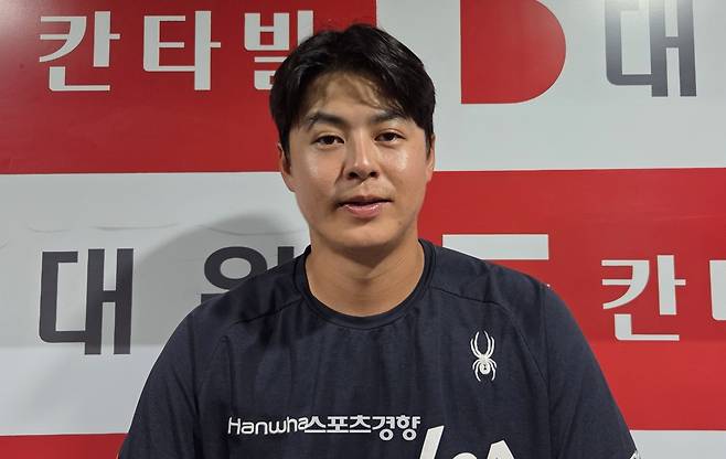 한화 노시환이 4일 고척 키움전을 마치고 인터뷰하고 있다. 유새슬 기자