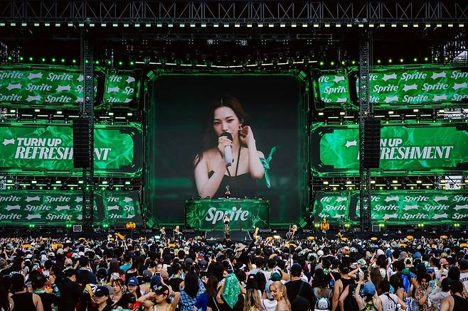 그룹 에스파의 카리나가 지난 5일 ‘워터밤 서울 2025’에 참석해 화제를 모았다. 권은비 인스타그램 계정