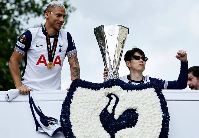 히샬리송과 손흥민. AFP연합뉴스