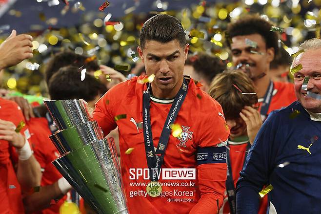 ▲ 호날두의 장례식 불참이 화제가 됐다. 호날두는 조타와 포르투갈 대표팀에서 함께 호흡을 맞추고 있다. 그것도 호날두는 대표팀 주장이라 조타와 관계가 돈독하다. 팀의 리더라는 점에서 당연히 참석할 것으로 보였으나 끝내 불참했다.