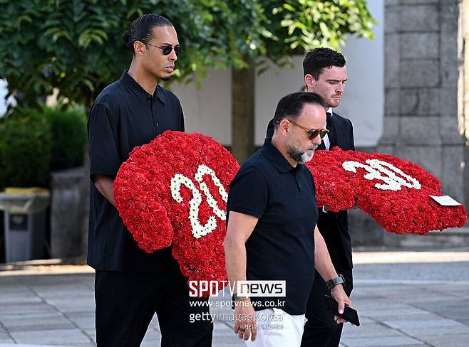 ▲ 조타는 2015년 파수스 드 페헤이라(포르투갈)에서 프로 커리어 첫발을 뗐다. 이후 아틀레티코 마드리드(스페인)와 포르투(포르투갈) 울버햄튼 원더러스(잉글랜드)를 거쳐 2020년 리버풀 유니폼을 입었다.