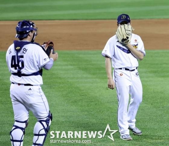 두산 마무리 김택연이 6일 잠실구장에서 열린 2025 KBO 리그 두산 베어스와 KT 위즈의 경기에서 9회초 구원 등판, 팀 승리를 지켜내고 있다. /사진=강영조 선임기자