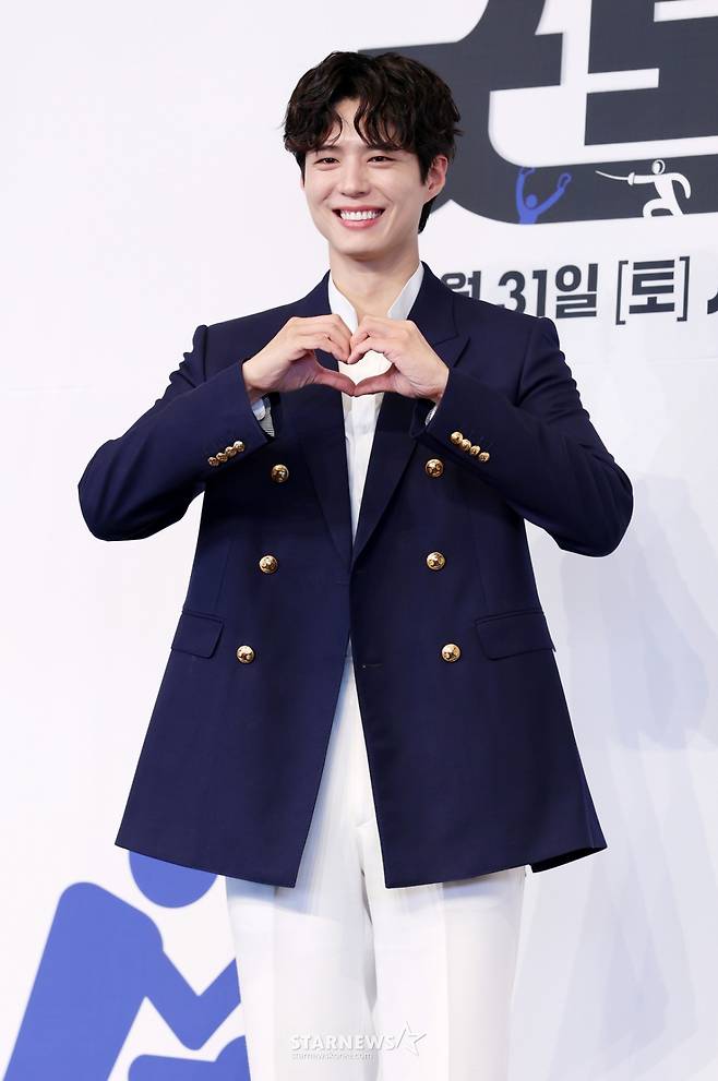 배우 박보검이 29일 서울 구로구 더 링크 서울 트리뷰트 포트폴리오 호텔에서 열린 JTBC 토일 드라마 '굿보이' 제작발표회에서 포즈를 취하고 있다. /2025.05.29 /사진=김휘선 hwijpg@