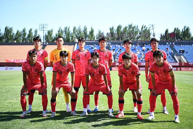 6일 열린 일본 U-16 대표팀과의 2025 중국축구협회(CFA) 4개국 친선대회 2차전 선발로 나선 U-16 대표팀 선수들. /사진=대한축구협회 제공