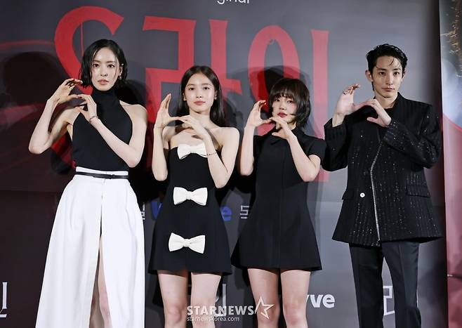 배우 이다희, 아린, 이은샘, 이수혁이 7일 오후 서울 CGV용산아이파크몰에서 진행된 웨이브 오리지널 시리즈 'S라인' 제작발표회에 참석해 포즈를 취하고 있다. /2025.07.07 /사진=이동훈 photoguy@