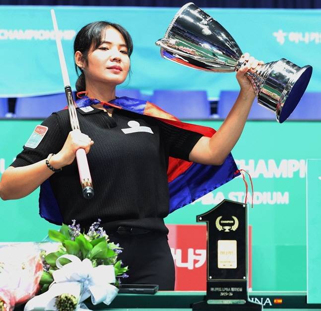 스롱 피아비가 6일 하나카드 PBA-LPBA 챔피언십 LPBA 결승에서 우승을 차지하고 세리머니를 하고 있다. /사진=PBA 투어 제공