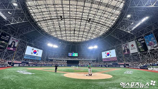 키움 히어로즈가 6일 서울 고척스카이돔에서 열린 2025 신한 SOL Bank KBO리그 한화 이글스와의 팀 간 10차전에서 1만 6000석 전 좌석 매진을 기록했다. 2008년 창단 이후 단일 시즌 최다인 19회 매진을 기록, 팀 역사를 새롭게 썼다. 사진 김한준 기자