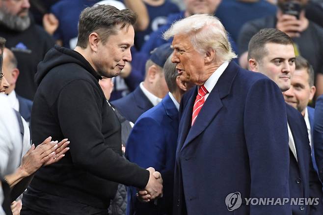머스크(왼쪽)와 트럼프(오른쪽) [로이터 연합뉴스 자료사진. 재판매 및 DB 금지]