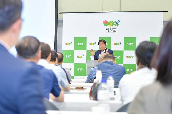 민선 8기 3년 성과·군정 방향 발표하는 김명기 횡성군수 [횡성군 제공.재판매 및 DB 금지]