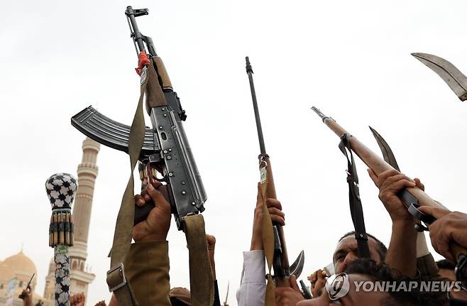 예멘 사나에서 열린 후티 지지자들의 이스라엘 규탄 시위 [EPA=연합뉴스 자료사진. 재판매 및 DB 금지]