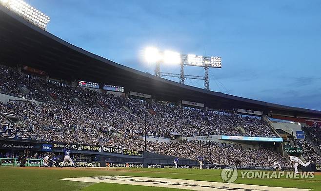 프로야구 관중들 [연합뉴스 자료사진]