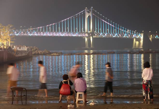 해수욕장에 설치한 간이 의자 [촬영 박성제]