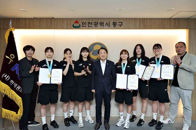 인천시 동구 여자 태권도선수단이 '제55회 협회장기 태권도대회'에서 3년 연속 개인전 종합우승을 차지했다.