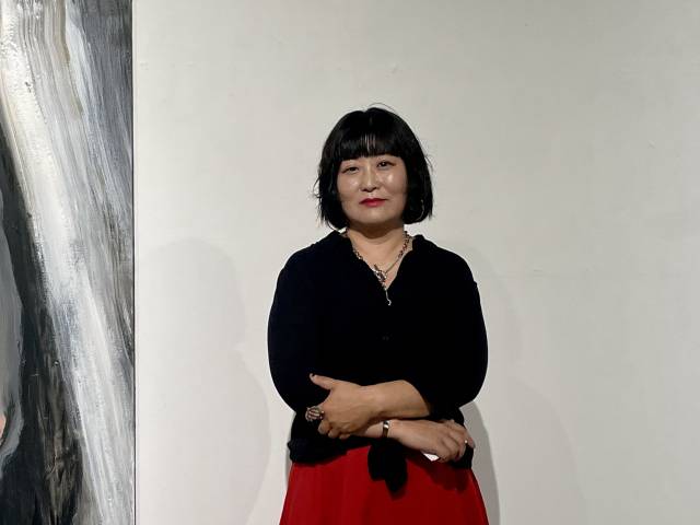 최근 전시장에서 만난 엄소영 작가. 이연정 기자