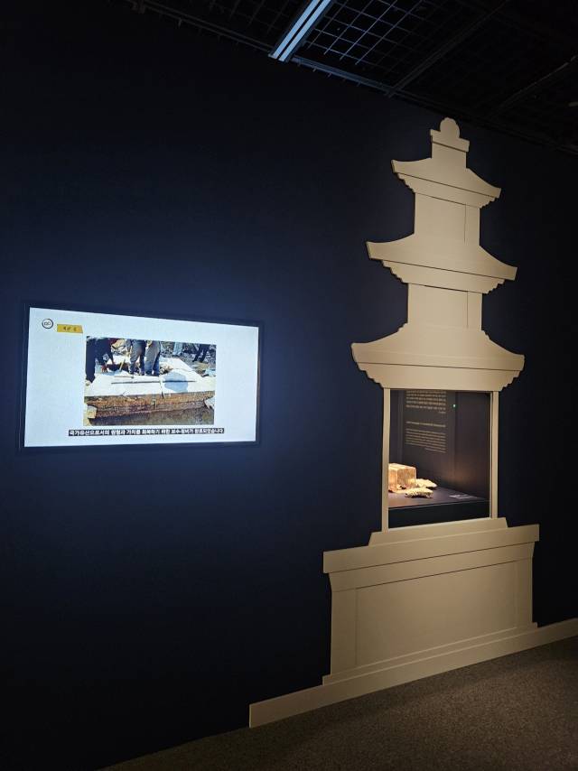 일제에 의해 변형된 범어사를 복원하는 공사 중 탑에서 일제의 만행이 드러나는 유물이 발견되기도 했다. 김효정 기자