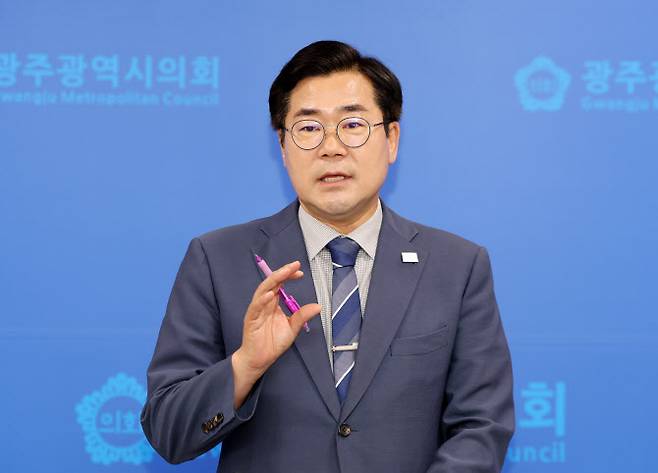 더불어민주당 박찬대 당 대표 후보가 7일 오전 광주광역시의회 기자회견장에서 열린 ‘호남이 묻고, 박찬대가 답하다’에서 기자의 질문에 답변하고 있다. (사진=연합뉴스)