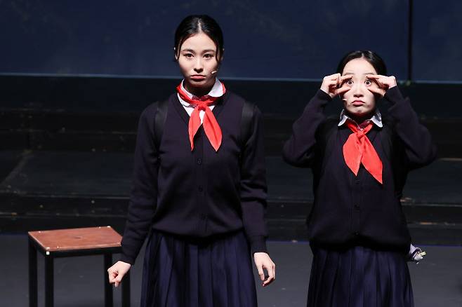 8일 오후 서울 중구 CKL스테이지에서 열린 뮤지컬 ‘은경’ 프레스콜에서 배우 신선주와 우현이가 주요 장면을 시연하고 있다.(사진=연합뉴스).