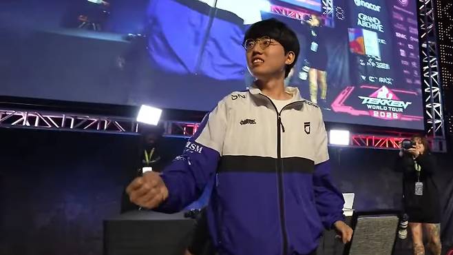 - 2025 콤보브레이커에서 우승을 차지하며 포효하는 물골드