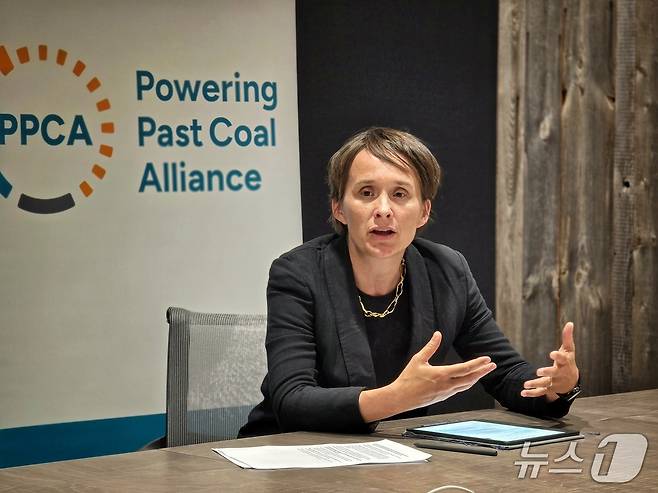 줄리아 스코룹스카 탈석탄동맹 사무국장이 6월 27일(현지시간) 영국 런던 국제 기후 싱크탱크 E3G 본부에서 인터뷰하고 있다. ⓒ 뉴스1 황덕현 기자