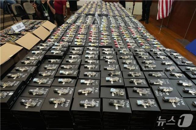 국가정보원이 신종 마약 에토미데이트를 국내에 대량으로 밀반입하려 한 국제마약조직 총책 등 4명을 지난달 19일 말레이시아에서 검거했다고 8일 밝혔다. 국정원이 압수한 합성마약 카트리지.(국정원 제공).