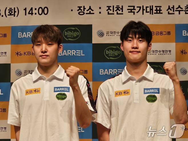 수영 미디어데이에 참석한 김우민(왼쪽)과 황선우 ⓒ News1 안영준 기자