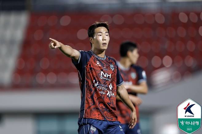 6월 K리그 이달의 영플레이어 상을 받은 이승원. (한국프로축구연맹 제공)