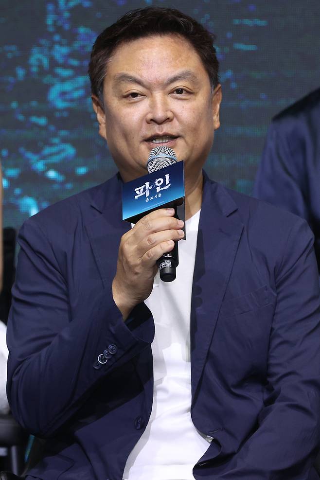 디즈니+ 시리즈 ‘파인: 촌뜨기들’ 강윤성 감독. 사진| 연합뉴스