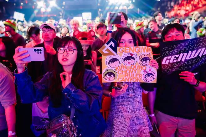 밴쿠버 퍼시픽 콜리세움을 가득 메운 젠지 팬들. 사진 | 라이엇 게임즈