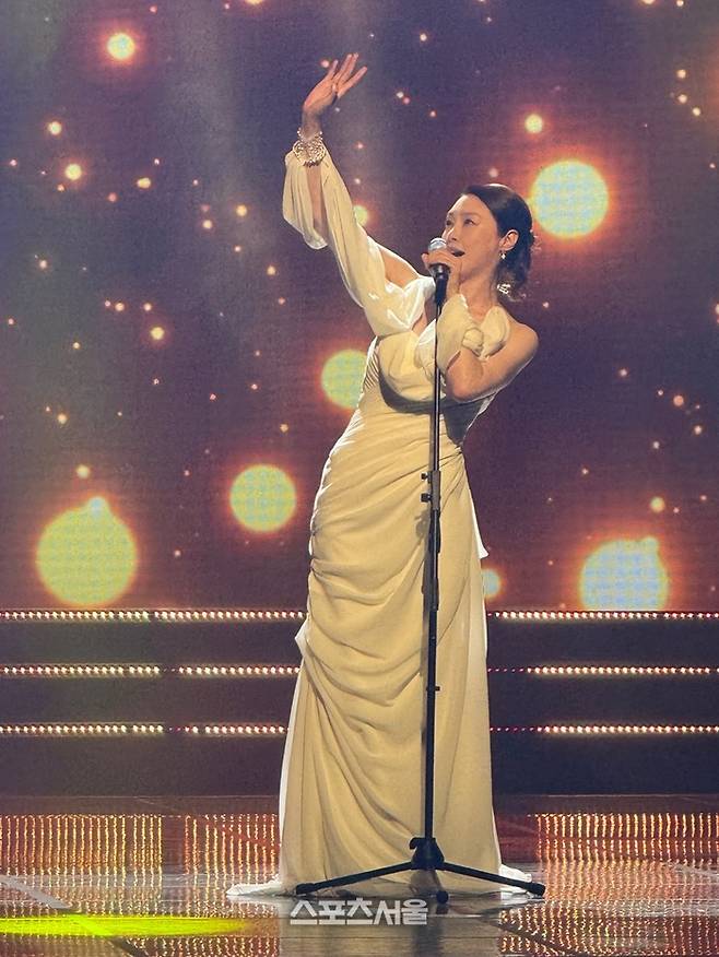 뮤지컬 배우 차지연이 7일 제19회 DIMF 어워즈에서 뮤지컬 ‘광화문연가’의 대표 넘버 ‘애수’를 선보이고 있다. 사진 | 표권향 기자 gioia@sportsseoul.com