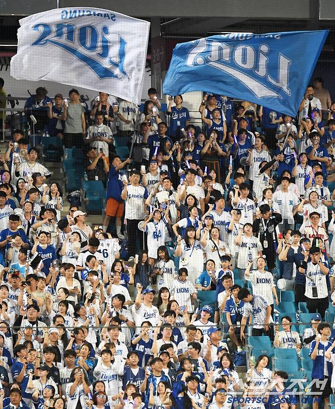 5일 대구 라이온즈파크에서 열린 삼성 라이온즈와 LG 트윈스의 경기. 삼성 팬들이 열띤 응원전을 펼치고 있다. 대구=박재만 기자 pjm@sportschosun.com/2025.07.05/