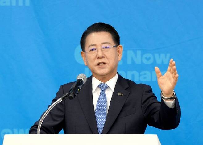 김영록 전라남도지사가 8일 순천 에코그라드호텔에서 민선8기 출범3년 기자간담회를 갖고 '전남동부권 성과와 비전'을 발표하고 있다. 전남도 제공