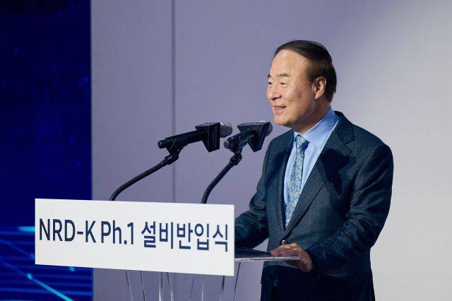 삼성전자 기흥캠퍼스에서 열린 NRD-K 설비반입식에서 기념사를 진행한 전영현 부회장. ⓒ삼성전자