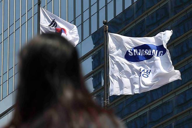 서울 서초구 삼성전자 서초사옥에 깃발이 바람에 날리고 있다. ⓒ뉴시스