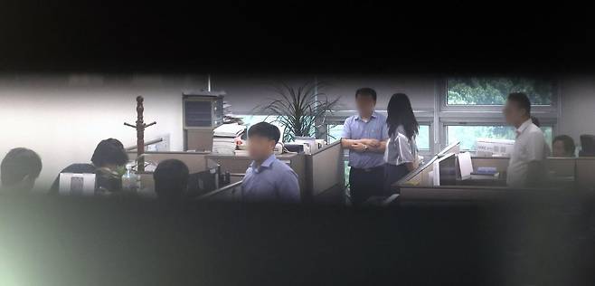 김건희 여사의 ‘공천개입 의혹’ 수사하는 특별검사팀이 8일 서울 여의도 국회 의원회관에서 윤상현 국민의힘 의원실을 압수수색 하고 있다. 2025.07.08. 뉴시스