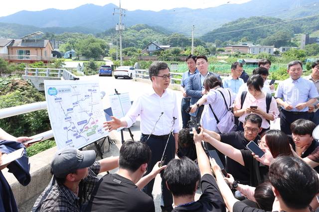김동연 경기도지사가 8일 서을~양평 고속도로 현장을 방문했다. 사진제공=경기도
