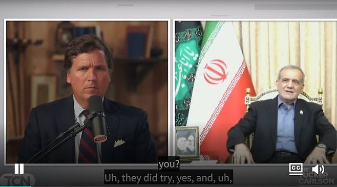 미국 언론인 터커 컬슨이 7일 마수드 페제슈키안 이란 대통령과 화상 회견을 하고 있다.