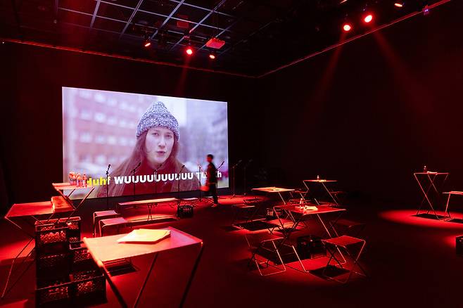 오픈 그룹, Repeat after Me Ⅱ, 2022-2024, 2채널 비디오 설치, 가라오케, 57분 31초. 전남도립미술관