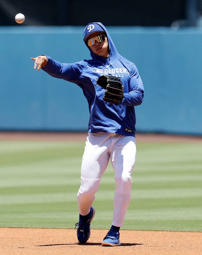 <yonhap photo-1964="">메이저리그(MLB) 첫 시즌 안정적인 2루수 수비를 뽐내고 있는 김혜성. [AFP=연합뉴스]</yonhap>