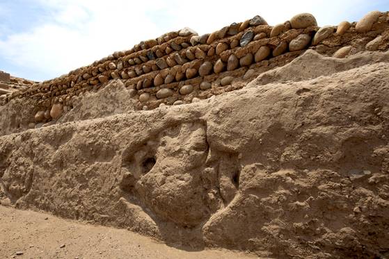 고고학자들이 지난 3일(현지시간) 중동·아시아의 초기 문명과 거의 같은 시기에 번성하여 태평양 연안 문화와 안데스·아마존의 문화를 연결하는 무역 허브 역할을 한 것으로 보이는 약 3500년 전 만들어진 고대 도시를 구조물을 공개했다. 로이터=연합뉴스