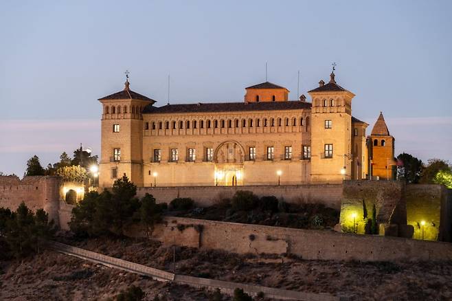 알카니스 파라도르