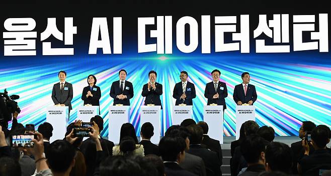 President Lee Jae Myung participates in a commemorative ceremony with attendees at the launch event for the Ulsan AI Data Center, part of the “Korea AI Expressway” initiative, held at the Ulsan Exhibition and Convention Center on June 20. From left: Industry Minister Ahn Duk-geun, National Assembly Science, ICT, Broadcasting and Communications Committee Chair Choi Min-hee, SK Group Chairman Chey Tae-won, President Lee, Prasad Kalyanaraman, Vice President of Infrastructure at Amazon Web Services (AWS), Science and ICT Minister Yoo Sang-im, and Ulsan Mayor Kim Doo-gyeom. [JOINT PRESS CORPS]