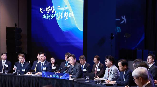 President Lee Jae Myung, center, speaks at an event to commemorate the inaugural K-Defense Day attended by leading Korean defense industry representatives and officials at a hotel in central Seoul on July 8. [JOINT PRESS CORPS]