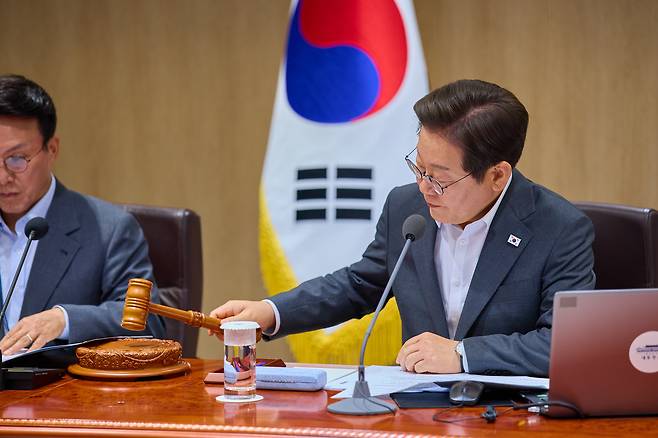 President Lee Jae Myung presides over a Cabinet meeting at the Yongsan presidential office in central Seoul on July 8. [PRESIDENTIAL OFFICE]