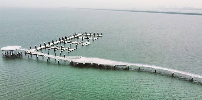 시흥 거북섬의 명소 해상잔교 산책로. 시흥시 제공