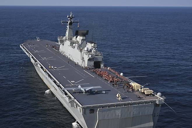 고정익 무인기 독도함 이륙 전투실험. [사진 출처 = 대한민국 해군, 연합뉴스]