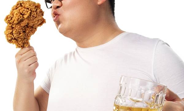 식탐이 많은 대식가 남편과 이혼을 고민 중인 여성이 고민을 털어놨다. 사진은 기사의 이해를 돕기 위한 자료 사진. /사진=클립아트코리아