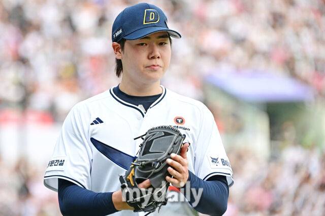 6일 서울 잠실야구장에서 열린 '2025 신한 SOL BANK KBO리그' KT 위즈와 두산 베어스 경기. 두산 선발 최승용이 2회 수비를 마치고 더그아웃으로 들어서고 있다./마이데일리