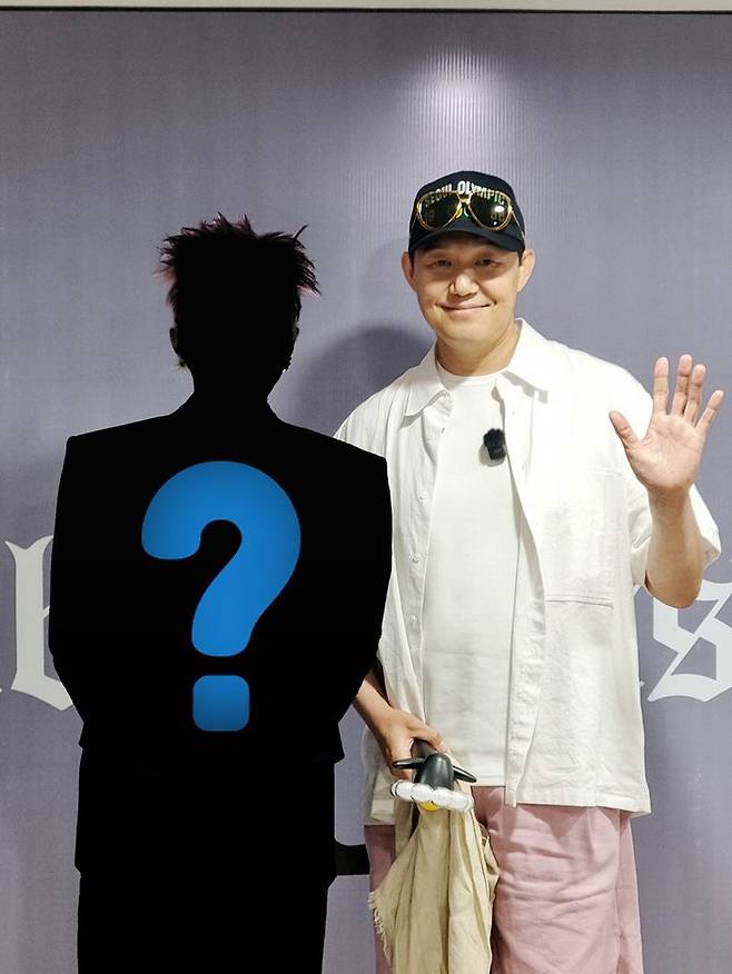 [서울=뉴시스] 박성웅은 8일 자신의 유튜브 채널 '유딱날(유튜브하기 딱 좋은 날씨네)'에 다음 게스트를 예고하는 사진을 올렸다. (사진=유튜브 채널 '유딱날' 커뮤니티) 2025.07.08. photo@newsis.com *재판매 및 DB 금지
