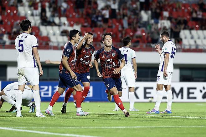 [김천=뉴시스] 이승원이 골을 넣고 기뻐하고 있다. (사진=김천상무 제공) 2025.06.23 photo@newsis.com *재판매 및 DB 금지